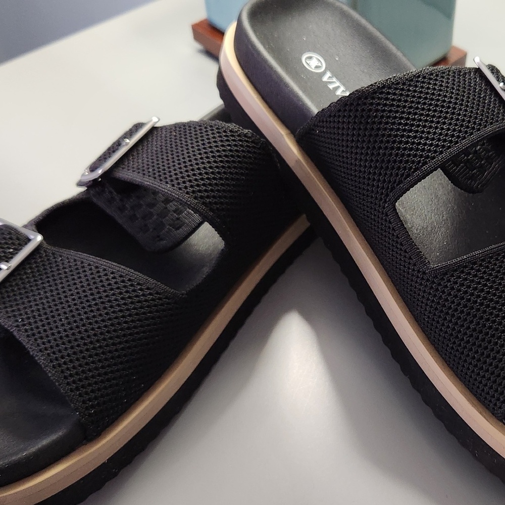 VIVAIA Black & Tan Sandals